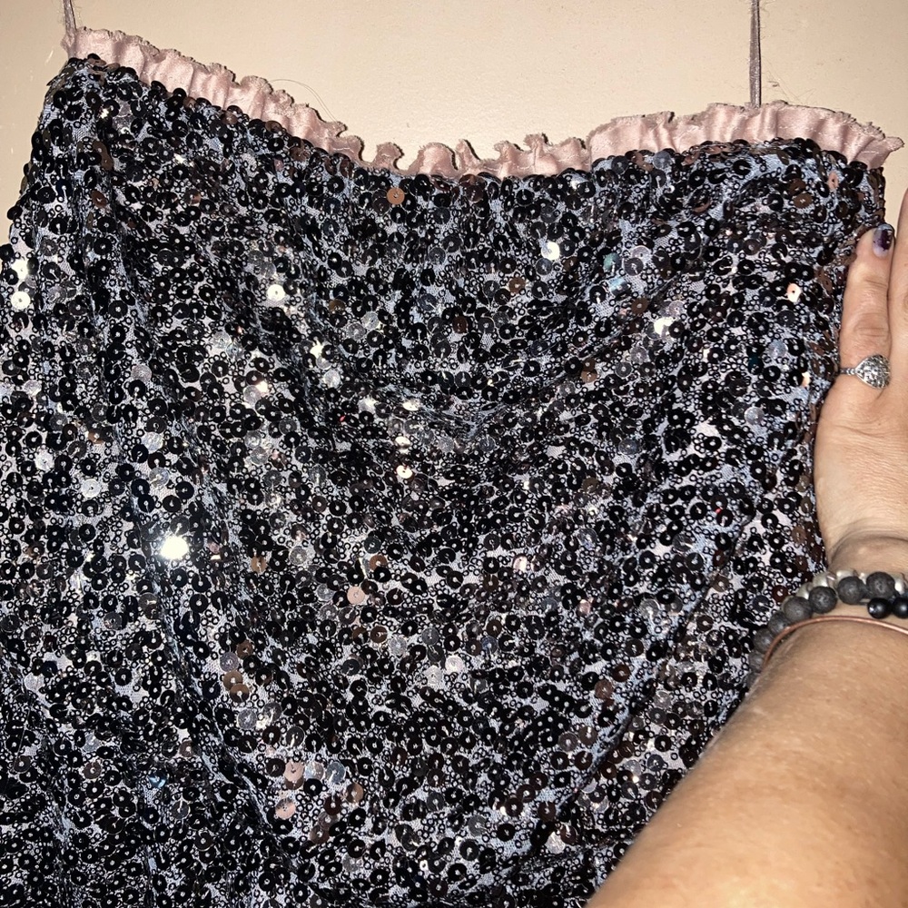 Sleeveless sequin party dress